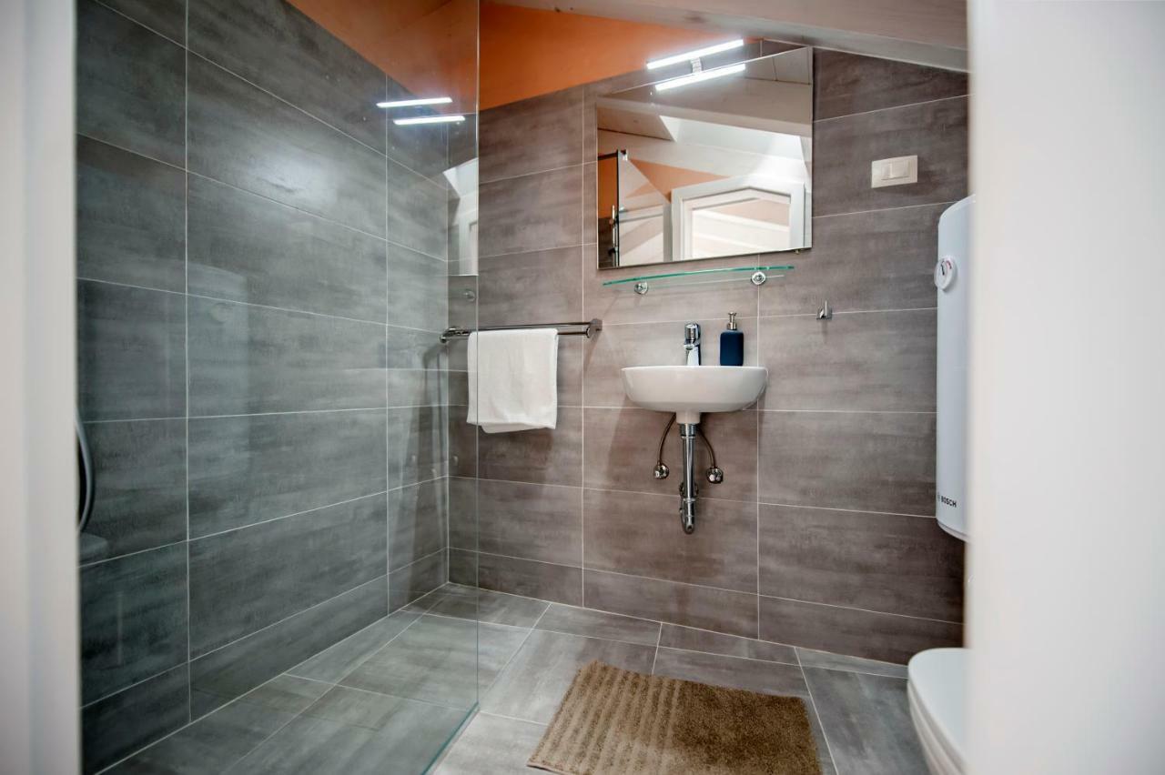 Apartment And Studio Ca' 3 Vie Rovinj Extérieur photo