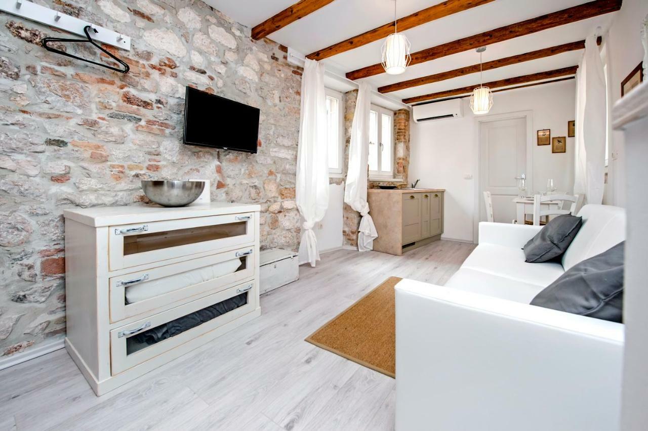 Apartment And Studio Ca' 3 Vie Rovinj Extérieur photo