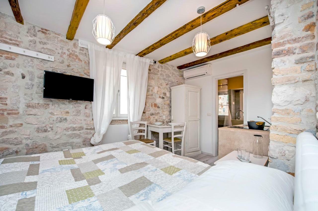 Apartment And Studio Ca' 3 Vie Rovinj Extérieur photo
