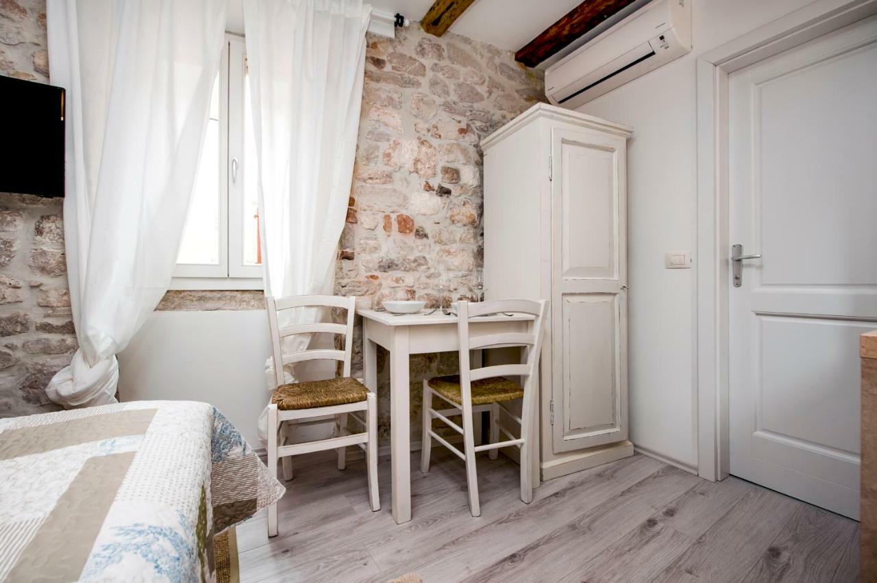 Apartment And Studio Ca' 3 Vie Rovinj Extérieur photo