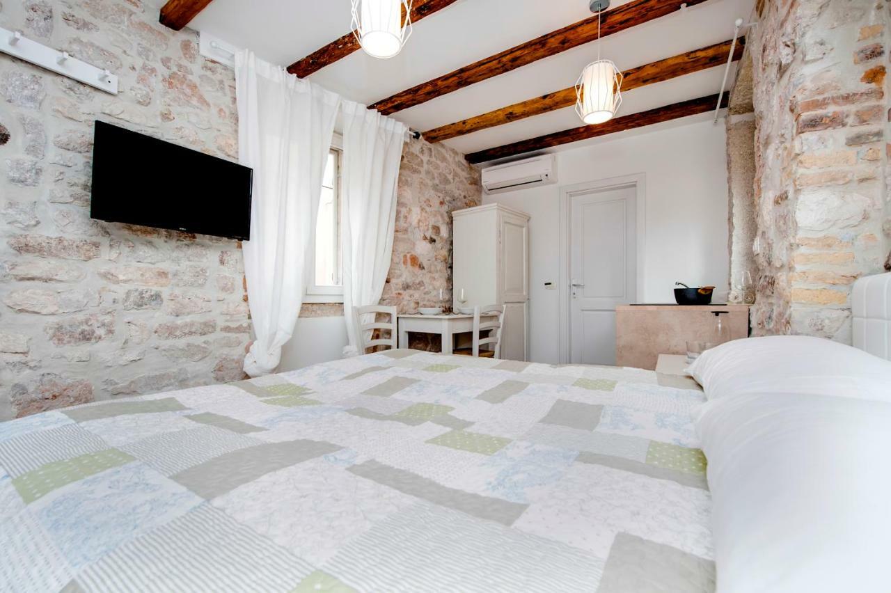 Apartment And Studio Ca' 3 Vie Rovinj Extérieur photo