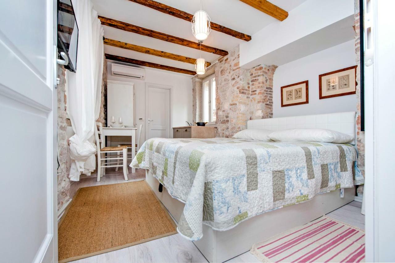 Apartment And Studio Ca' 3 Vie Rovinj Extérieur photo