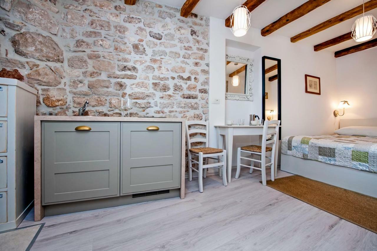 Apartment And Studio Ca' 3 Vie Rovinj Extérieur photo